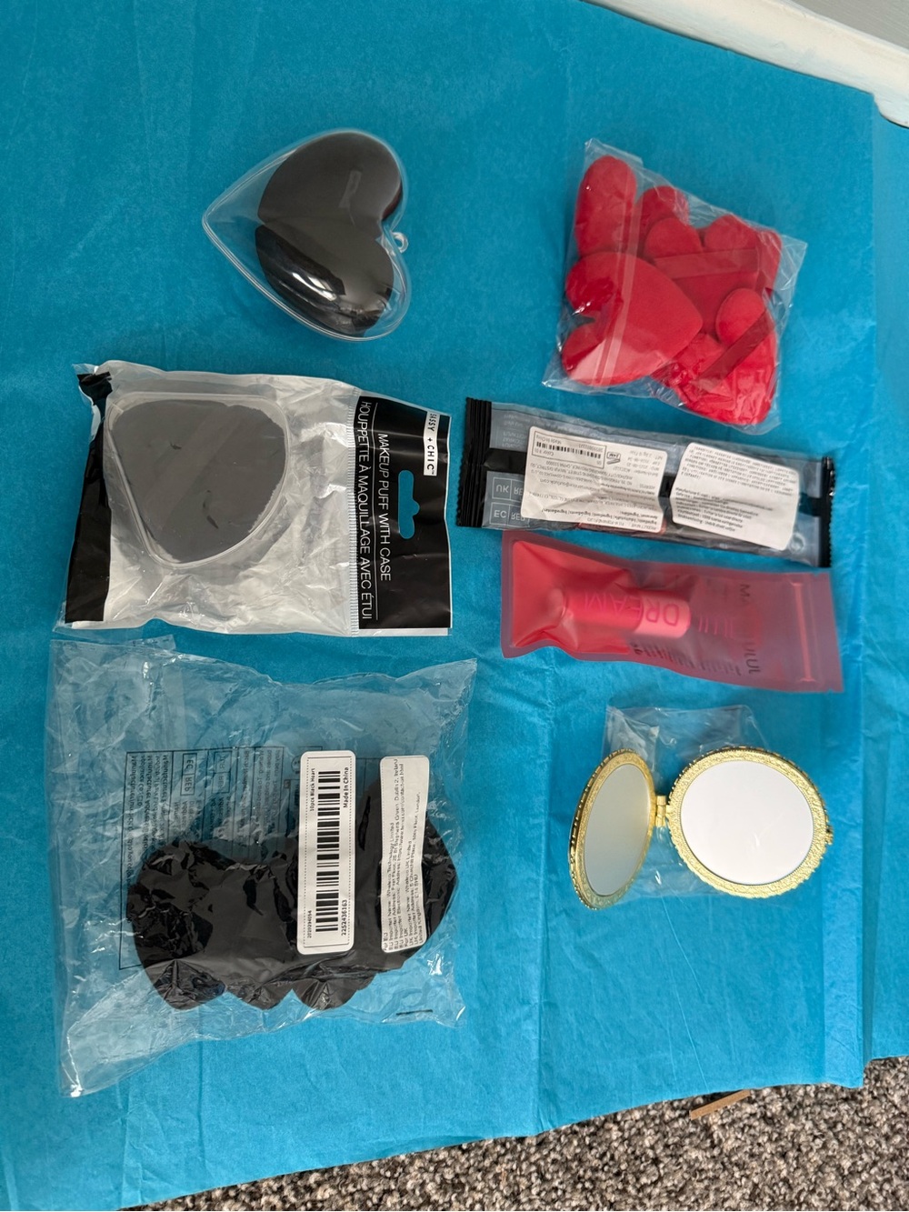 Heart Shaped Compact Mirror + Red Heart Accessories/ pic#1 - Picture 2 of 7